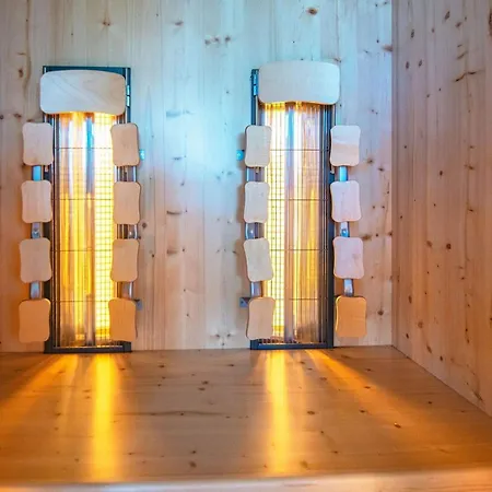 7 Person In Knebel-by Traum