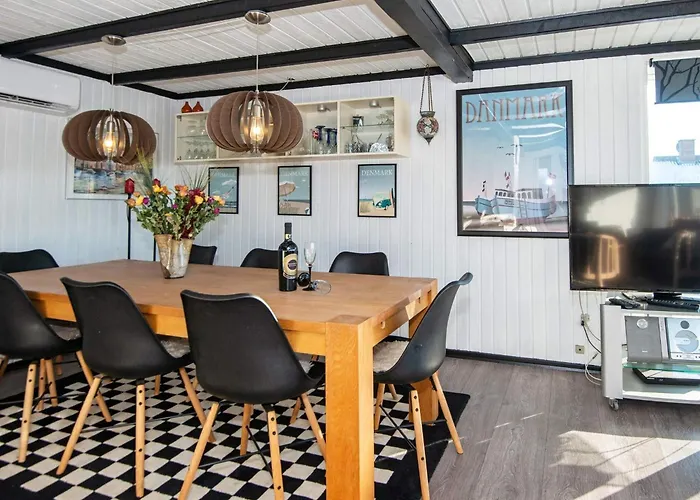 7 Person In Knebel-by Traum *