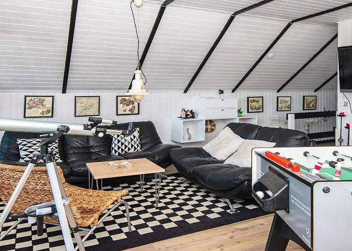 7 Person In Knebel-by Traum